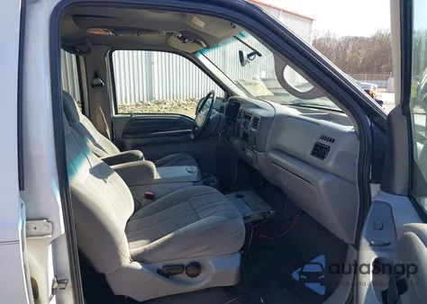 2000 Ford Excursion Xlt z USA, uszkodzony, nr VIN 1FMNU40L6YEC51837